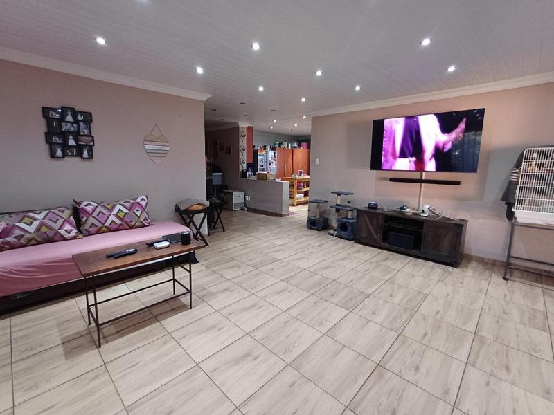 5 Bedroom Property for Sale in Claremont Western Cape